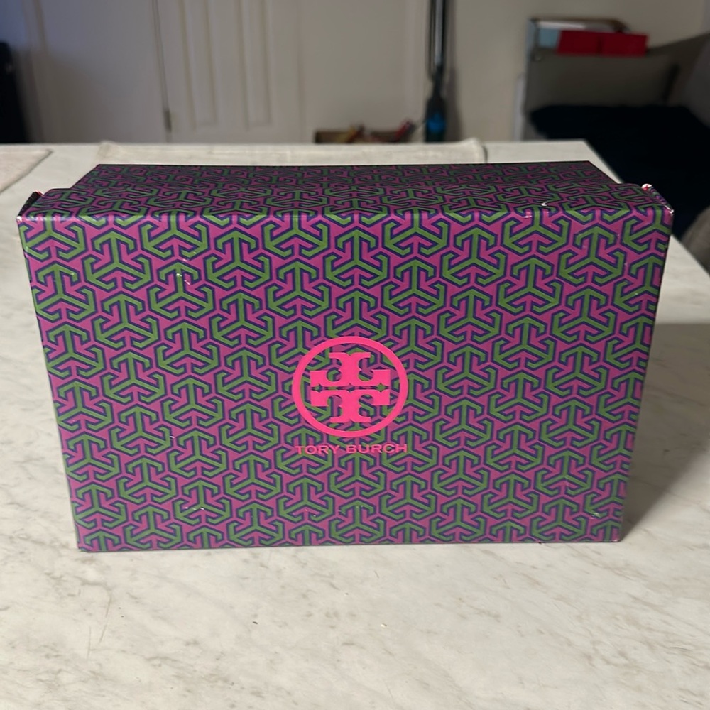 ✨💜💚Tory Burch Pink and Purple empty shoe box for sale . As is no returns! ✨💚💜